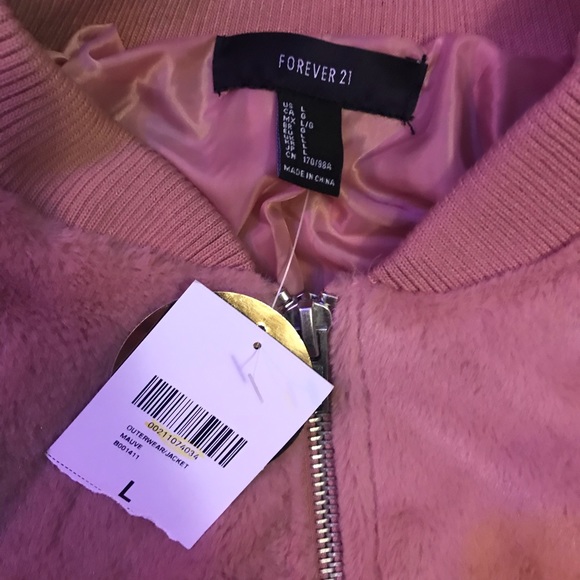 🚨SOLD🚨NWT Forever 21 Faux Fur Bomber Jacket - Picture 3 of 4